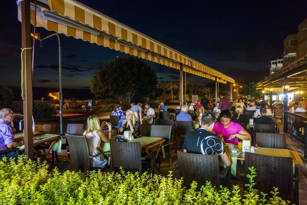 Kleopatra Beach Hotel - All Inclusive — Restaurant & bars in Alanya