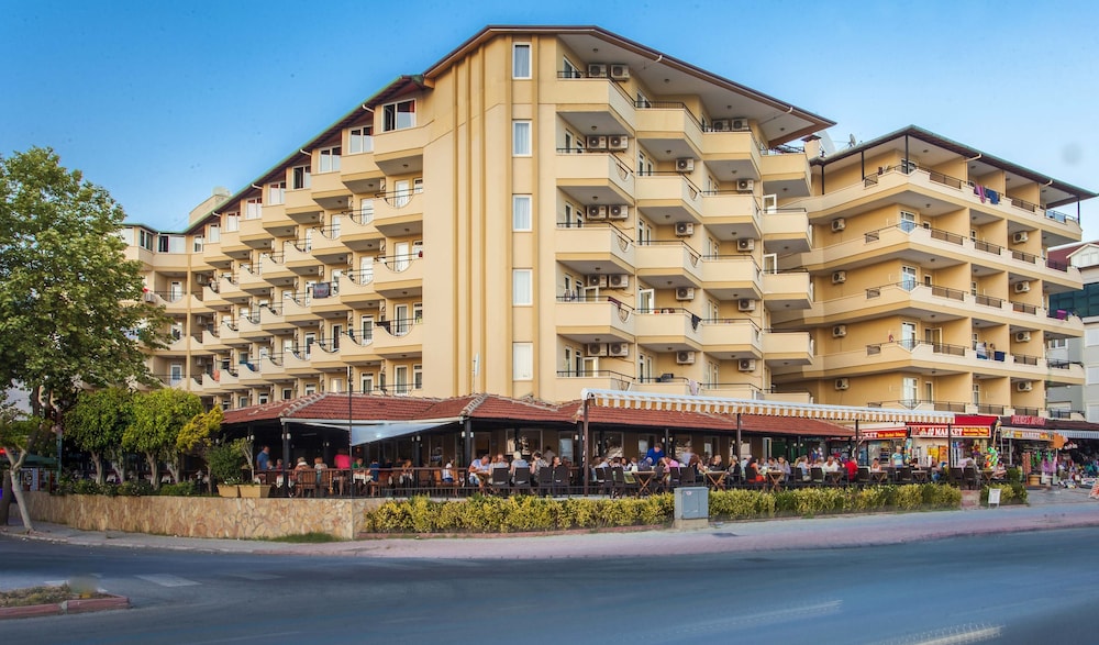 Kleopatra Beach Hotel - All Inclusive — Hotel building in Alanya
