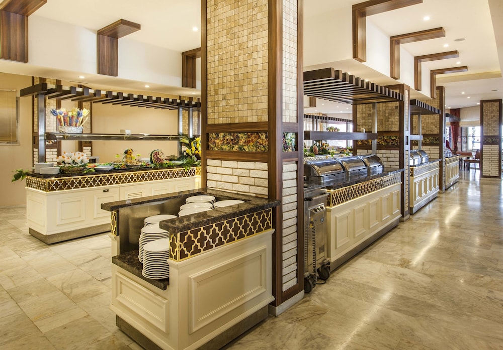 Kleopatra Beach Hotel - All Inclusive — Restaurant & bars in Alanya