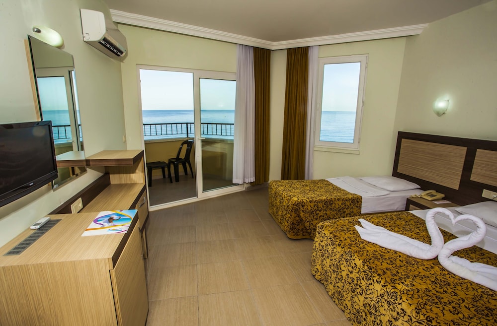 Kleopatra Beach Hotel - All Inclusive — Hotel rooms in Alanya