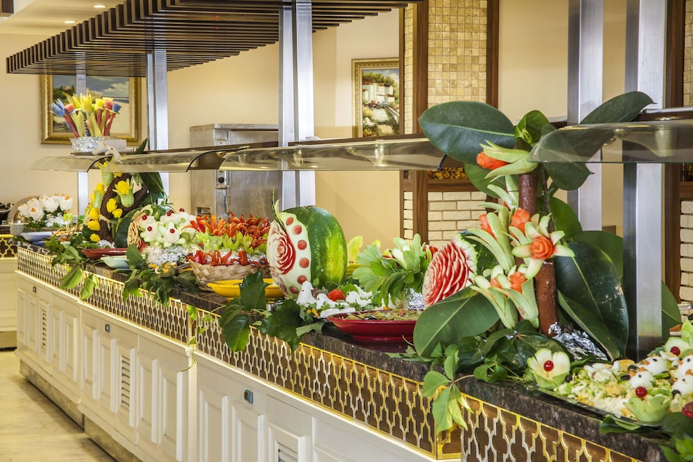 Kleopatra Beach Hotel - All Inclusive — Restaurant & bars in Alanya