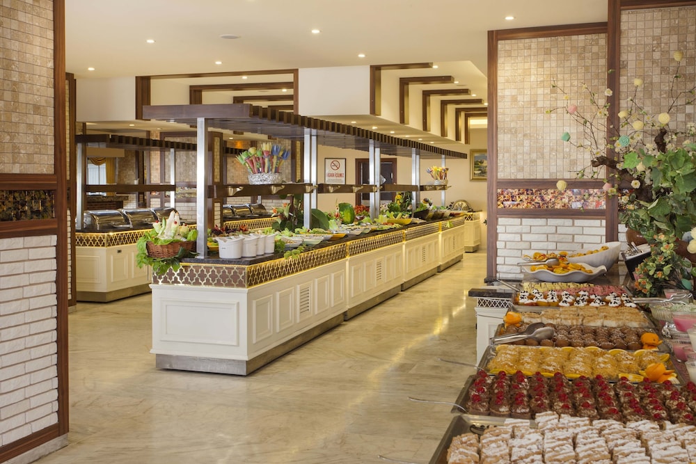 Kleopatra Beach Hotel - All Inclusive — Restaurant & bars in Alanya