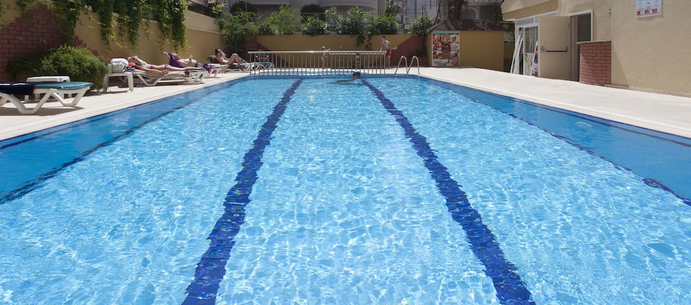 Kleopatra Beach Hotel - All Inclusive — Swimming pool in Alanya
