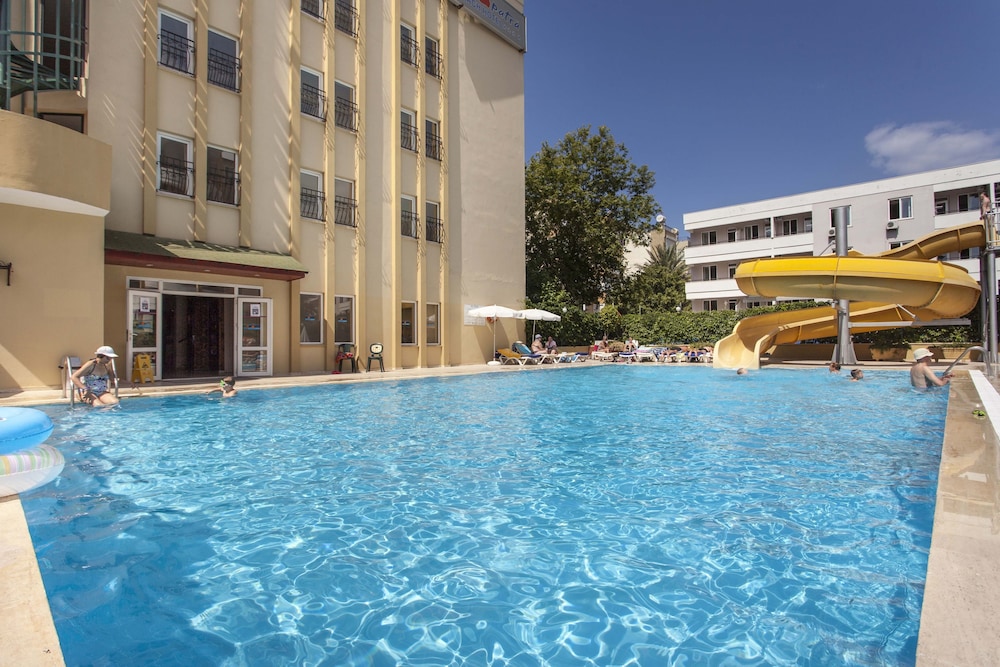 Kleopatra Beach Hotel - All Inclusive — Swimming pool in Alanya