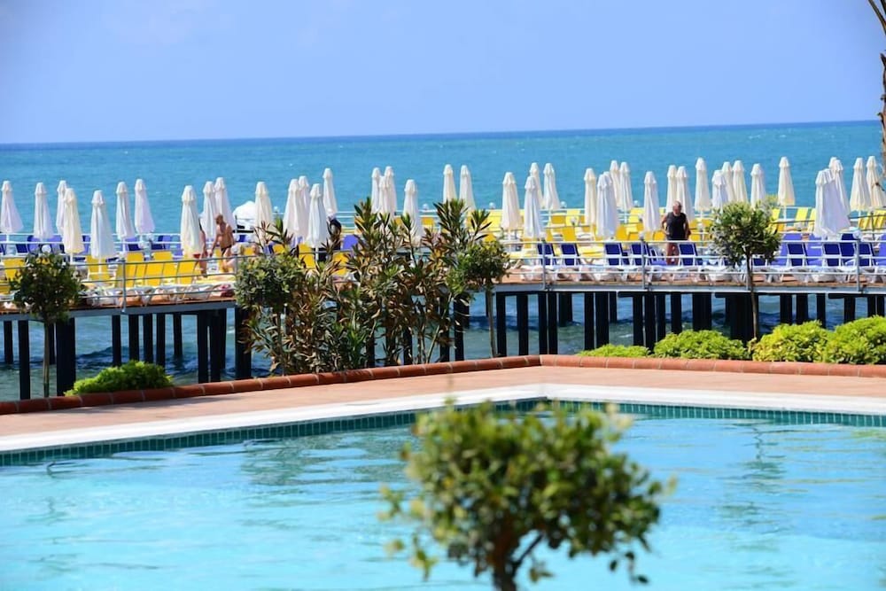 Vikingen Infinity Resort & Spa - All Inclusive — Pool in Alanya