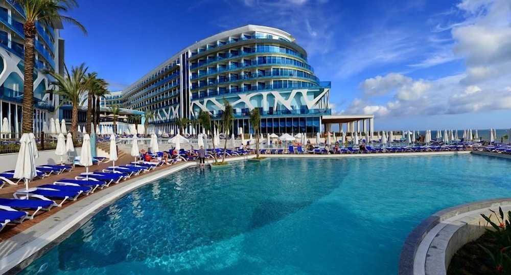 Vikingen Infinity Resort & Spa - All Inclusive — Pool in Alanya
