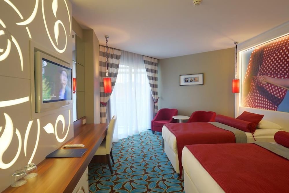 Vikingen Infinity Resort & Spa - All Inclusive — Rooms in Alanya