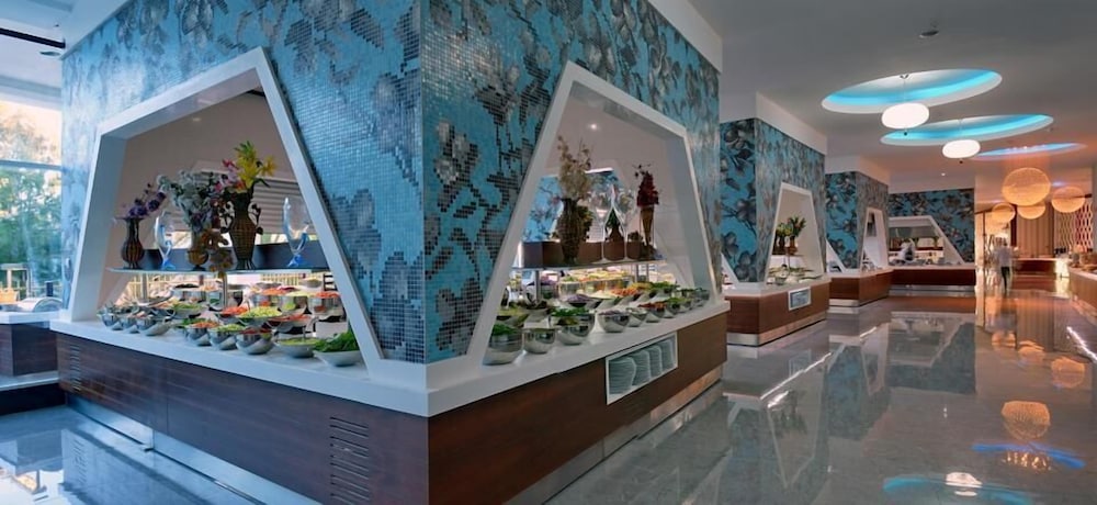 Vikingen Infinity Resort & Spa - All Inclusive — Restaurant in Alanya