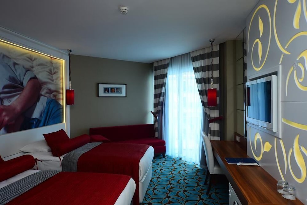 Vikingen Infinity Resort & Spa - All Inclusive — Rooms in Alanya