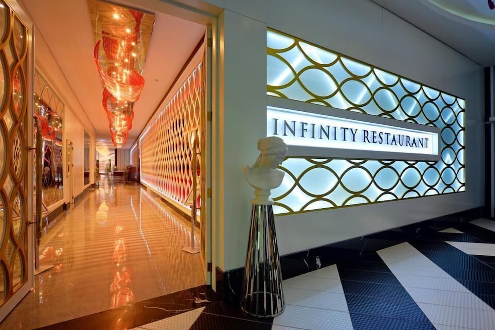 Vikingen Infinity Resort & Spa - All Inclusive — Restaurant in Alanya