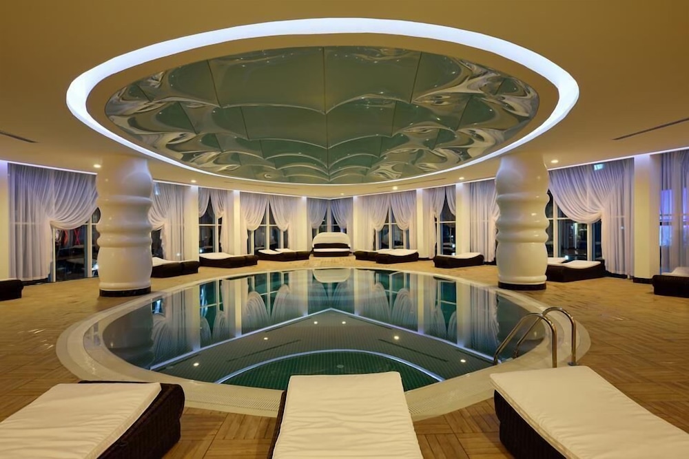 Vikingen Infinity Resort & Spa - All Inclusive — Pool in Alanya