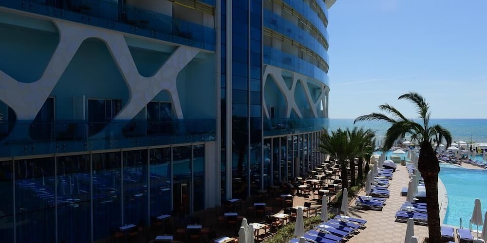 Vikingen Infinity Resort & Spa - All Inclusive — Pool in Alanya