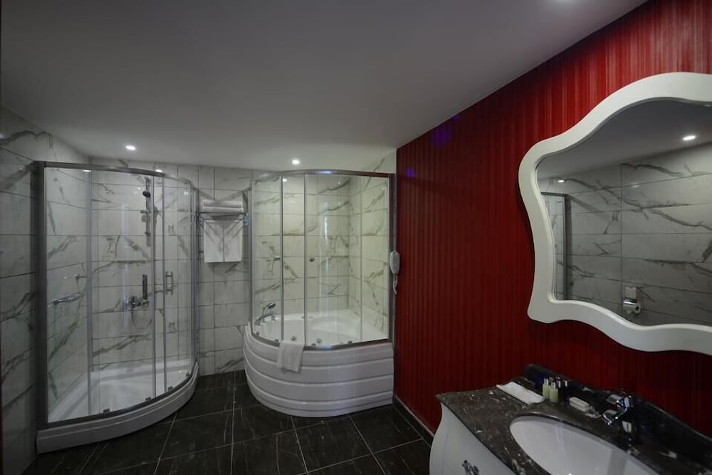 Vikingen Infinity Resort & Spa - All Inclusive — Rooms in Alanya