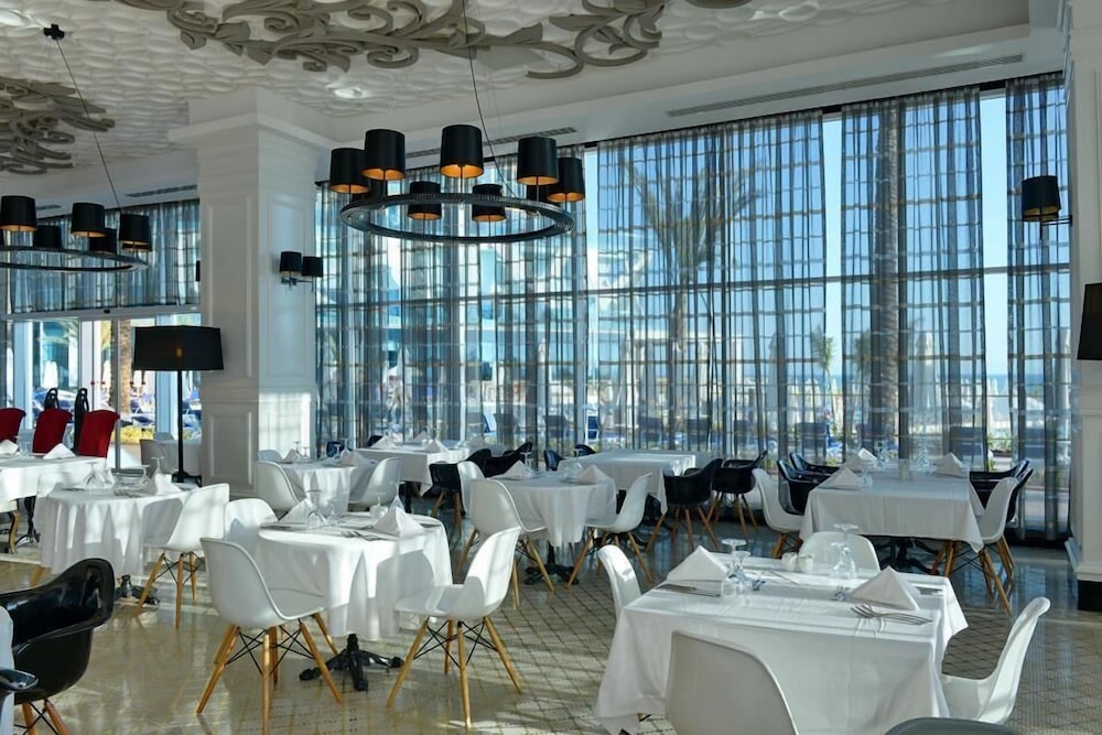 Vikingen Infinity Resort & Spa - All Inclusive — Restaurant in Alanya