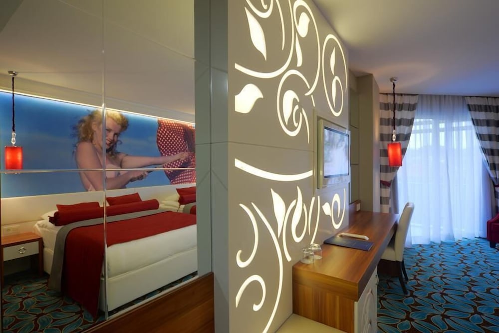 Vikingen Infinity Resort & Spa - All Inclusive — Rooms in Alanya