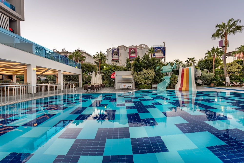 White City Beach - Adults Only — Swimming pool in Alanya