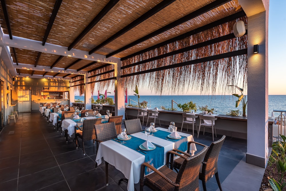 White City Beach - Adults Only — Restaurant & bars in Alanya