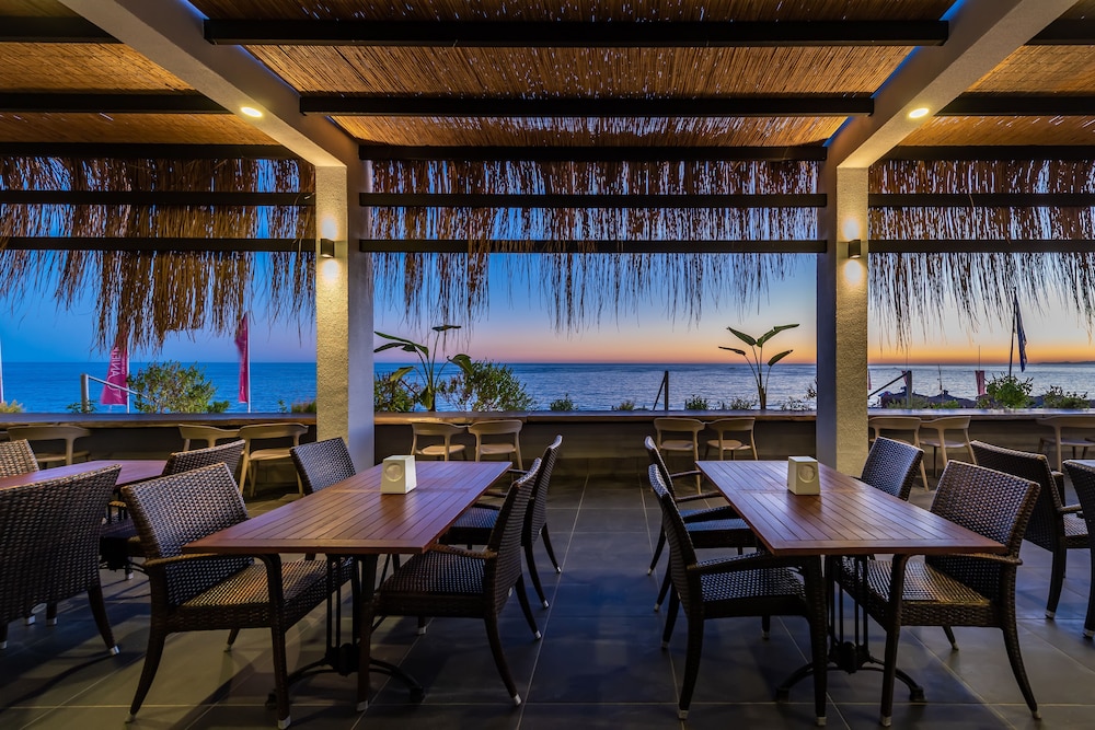 White City Beach - Adults Only — Restaurant & bars in Alanya