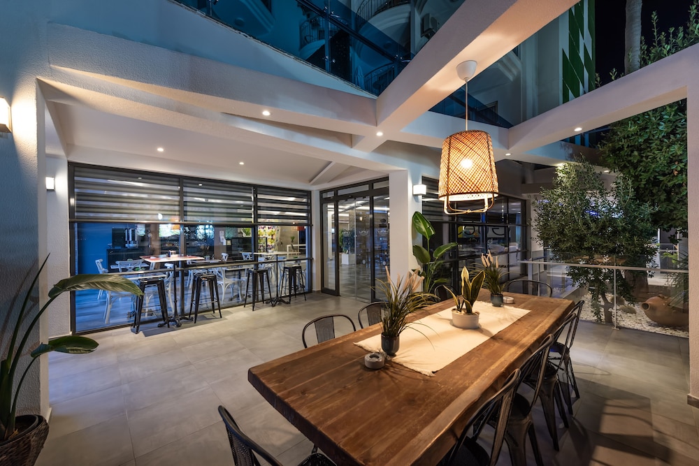 White City Beach - Adults Only — Restaurant & bars in Alanya