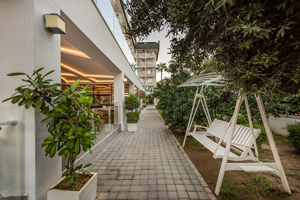 White City Beach - Adults Only — Hotel building in Alanya