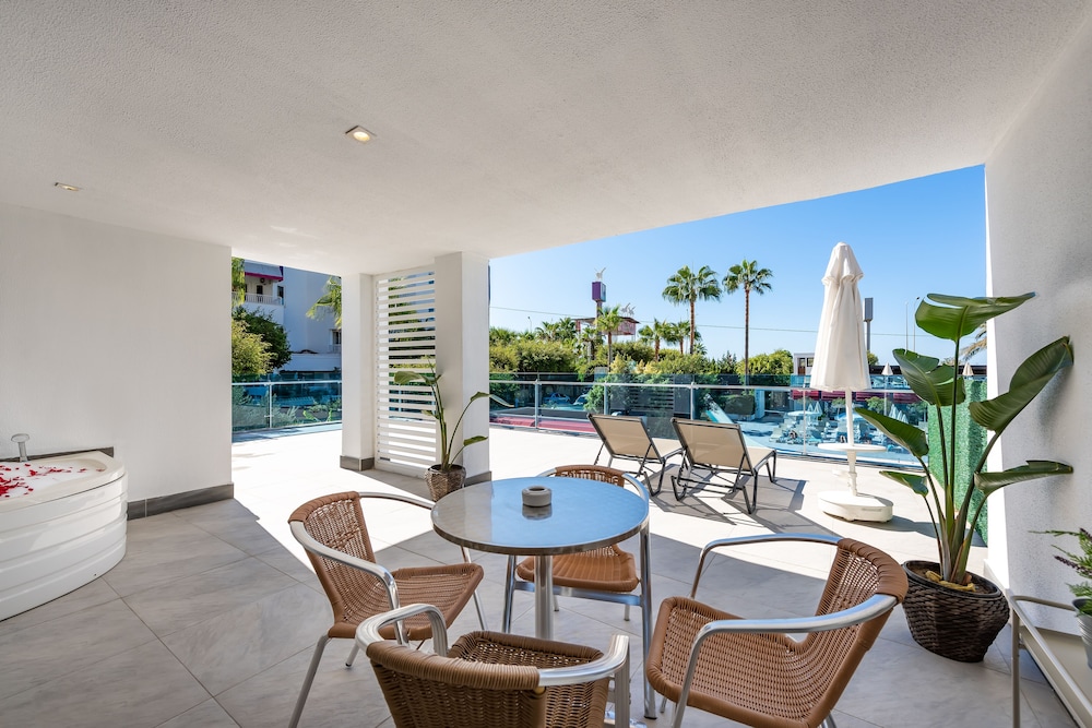 White City Beach - Adults Only — Swimming pool in Alanya