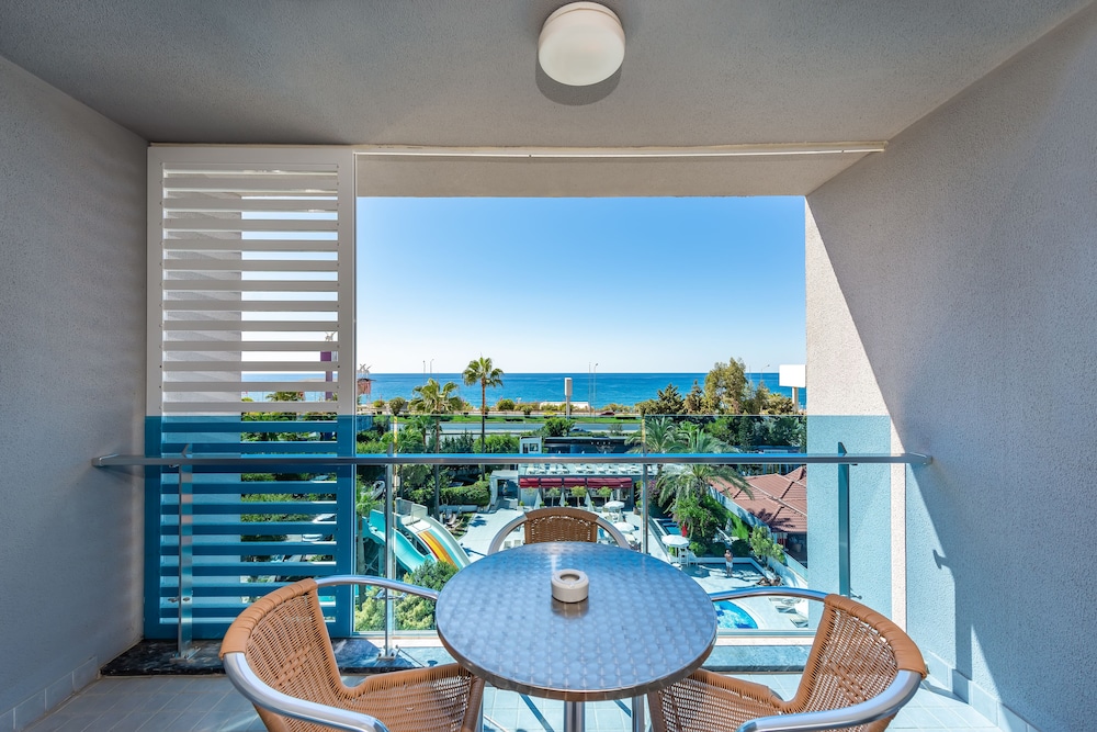 White City Beach - Adults Only — Hotel rooms in Alanya