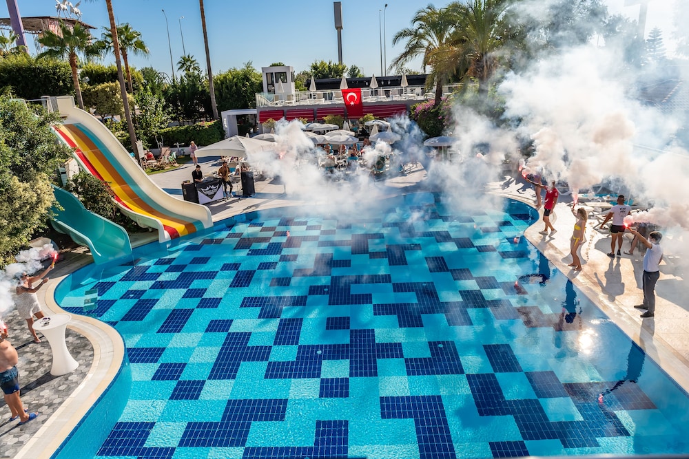 White City Beach - Adults Only — Swimming pool in Alanya