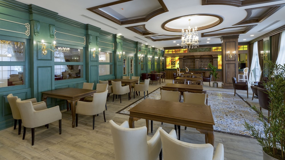 Side Royal Palace Hotel & Spa - All Inclusive — Restaurant & bars in Side