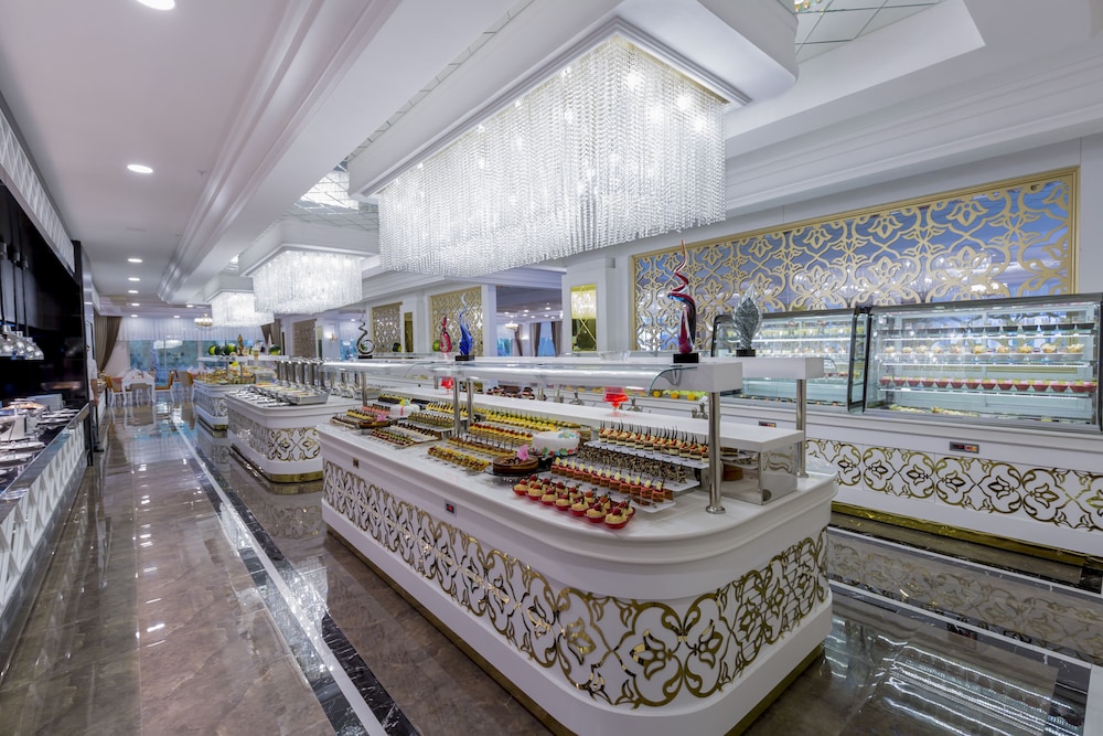 Side Royal Palace Hotel & Spa - All Inclusive — Restaurant & bars in Side