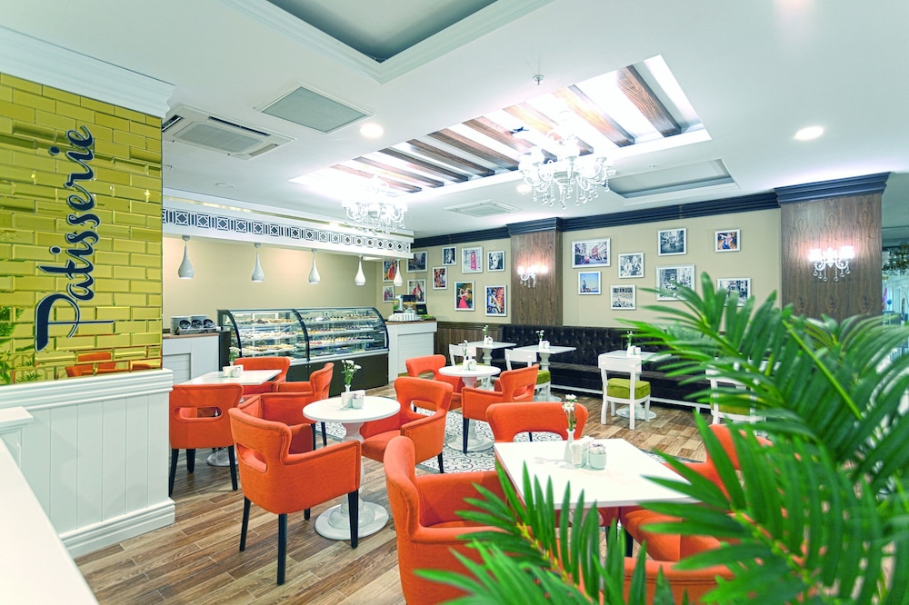Side Royal Palace Hotel & Spa - All Inclusive — Restaurant & bars in Side