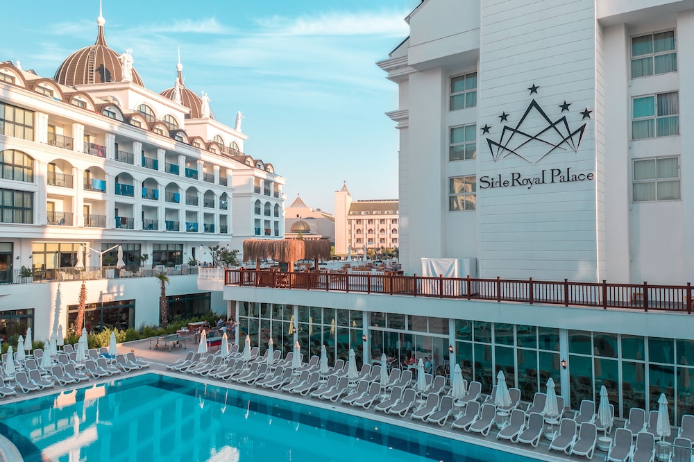 Side Royal Palace Hotel & Spa - All Inclusive — Hotel building in Side