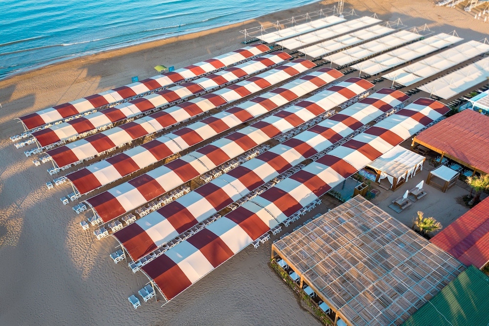 Side Royal Palace Hotel & Spa - All Inclusive — Beach in Side