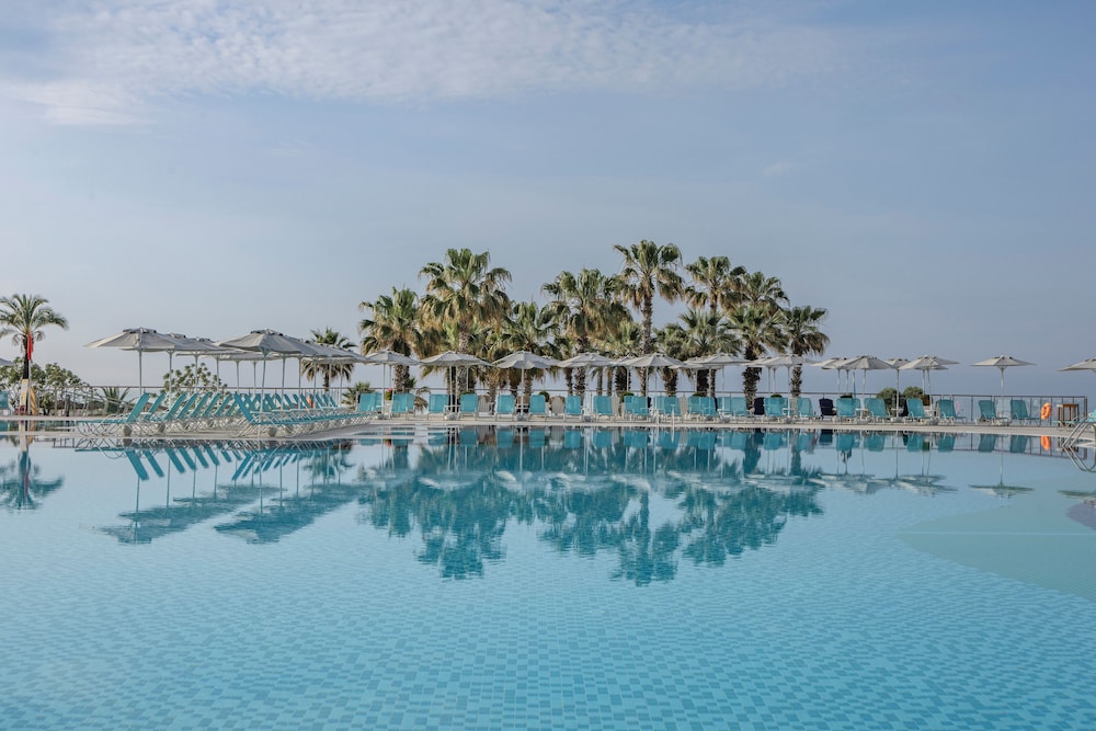 Arcanus Hotels Sorgun - All Inclusive — Pool in Side