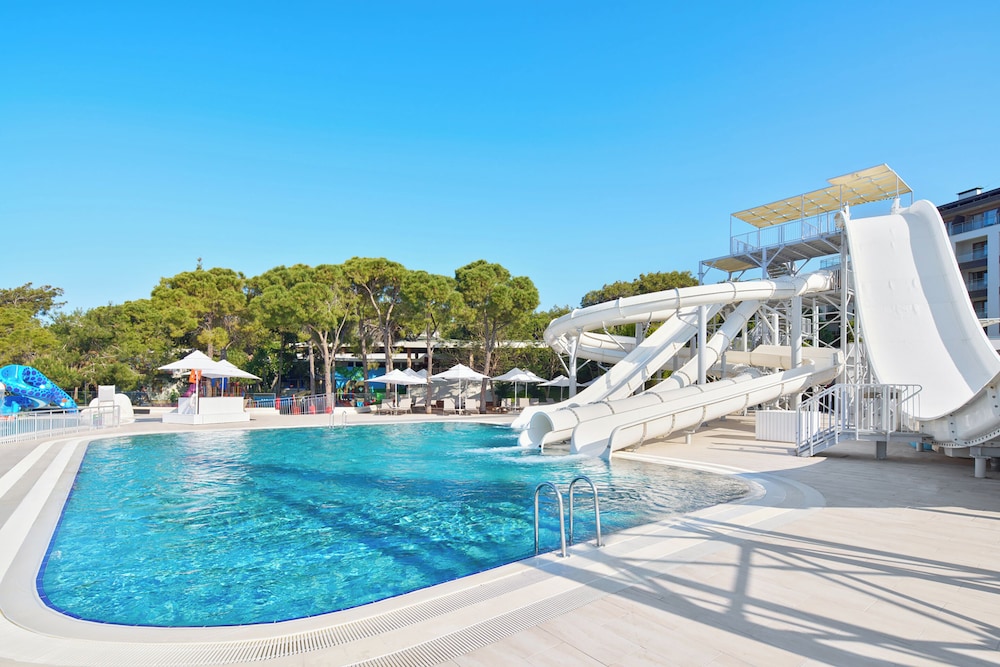 Voyage Sorgun — Swimming pool in Side