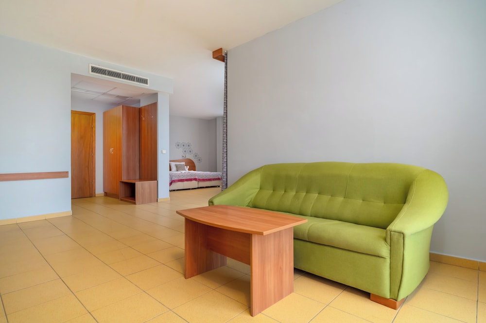 MPM Kalina Garden Hotel — Hotel rooms in Sunny Beach, Burgas Region