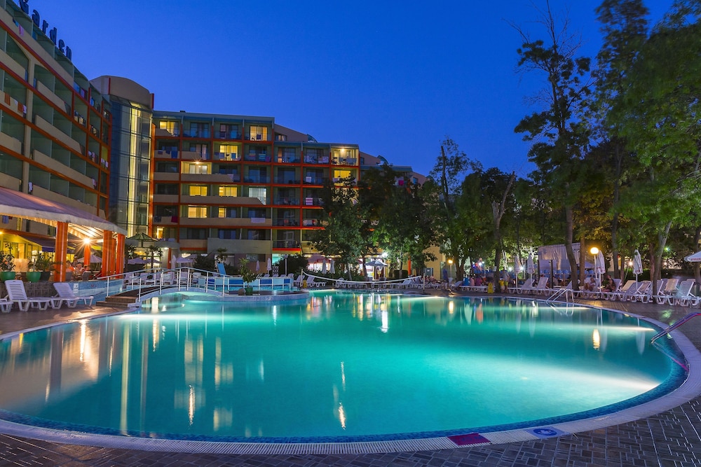MPM Kalina Garden Hotel — Swimming pool in Sunny Beach, Burgas Region