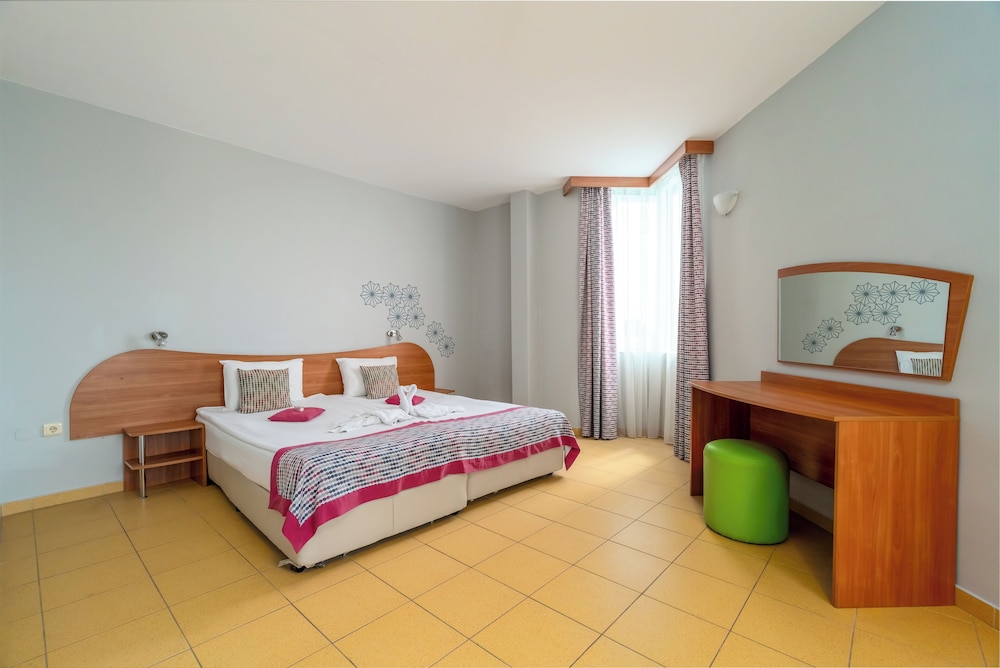 MPM Kalina Garden Hotel — Hotel rooms in Sunny Beach, Burgas Region