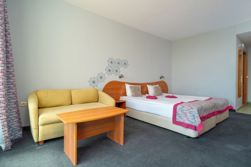 MPM Kalina Garden Hotel — Hotel rooms in Sunny Beach, Burgas Region