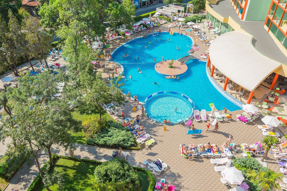 MPM Kalina Garden Hotel — Swimming pool in Sunny Beach, Burgas Region