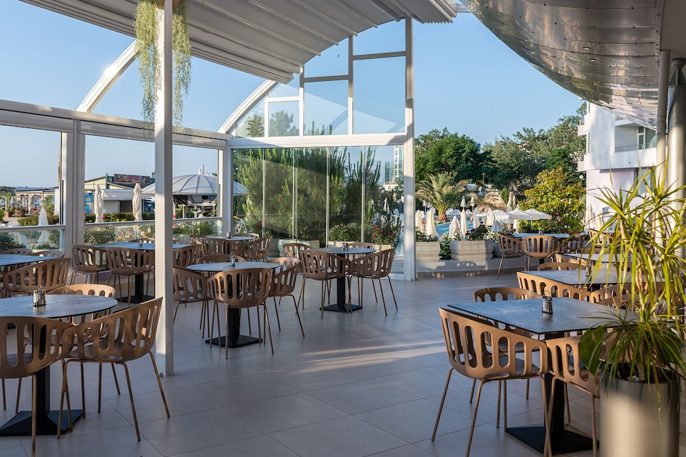 Sentido Hotel Neptun Beach - All inclusive — Restaurant & bars in Sunny Beach, Burgas Region