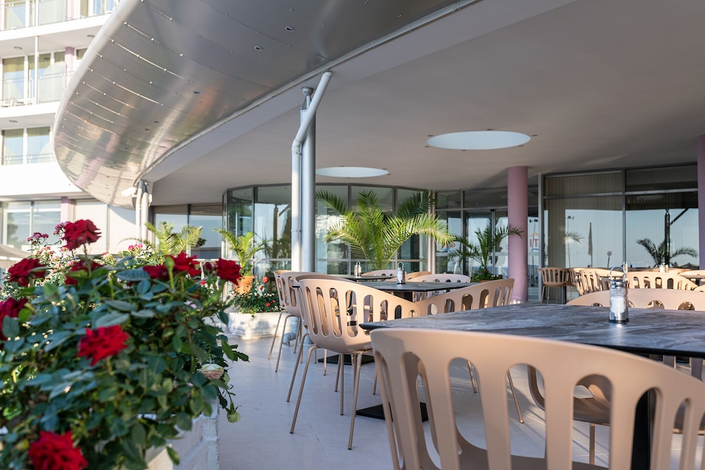 Sentido Hotel Neptun Beach - All inclusive — Restaurant & bars in Sunny Beach, Burgas Region