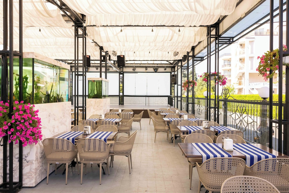 Rome Palace Deluxe — Restaurant & bars in Sunny Beach, Burgas Region