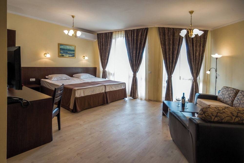 Rome Palace Deluxe — Hotel rooms in Sunny Beach, Burgas Region