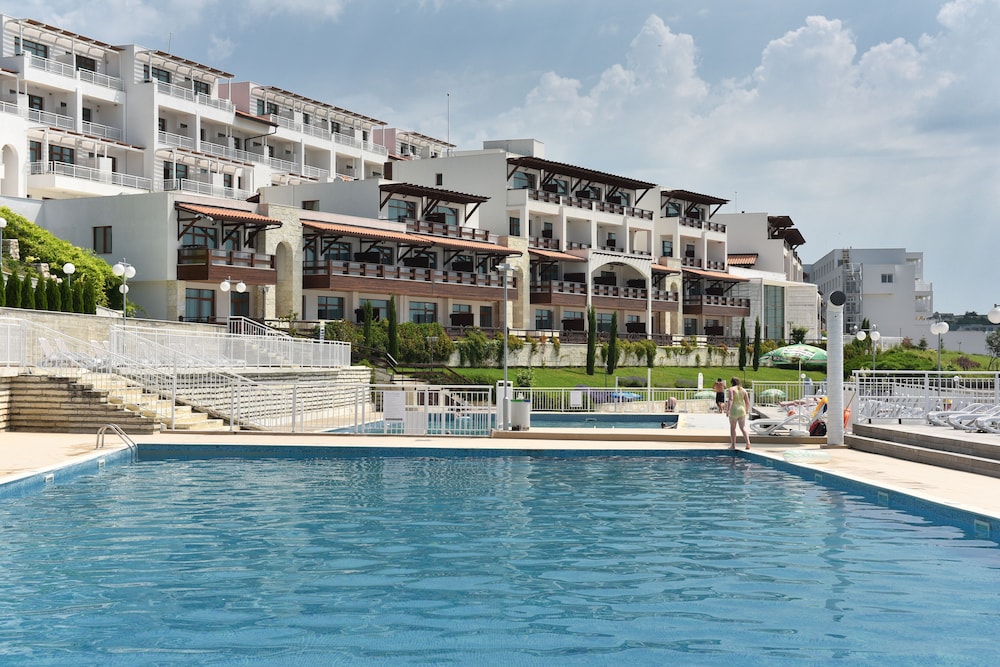 White Lagoon All Inclusive — Hotel building in Kavarna, Dobrich