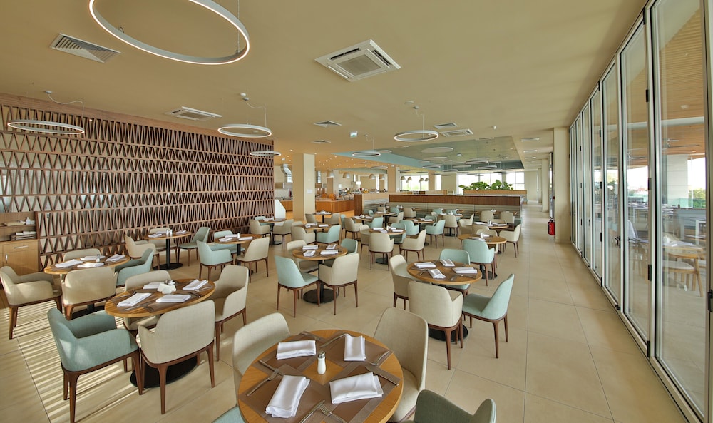 White Lagoon All Inclusive — Restaurant & bars in Kavarna, Dobrich
