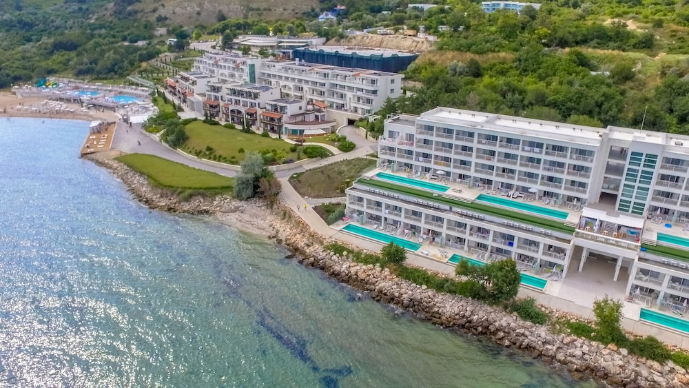 White Lagoon All Inclusive — Hotel building in Kavarna, Dobrich