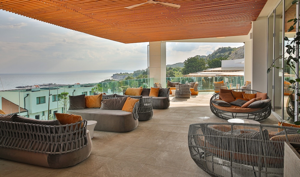 White Lagoon All Inclusive — Restaurant & bars in Kavarna, Dobrich