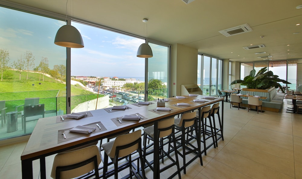 White Lagoon All Inclusive — Restaurant & bars in Kavarna, Dobrich