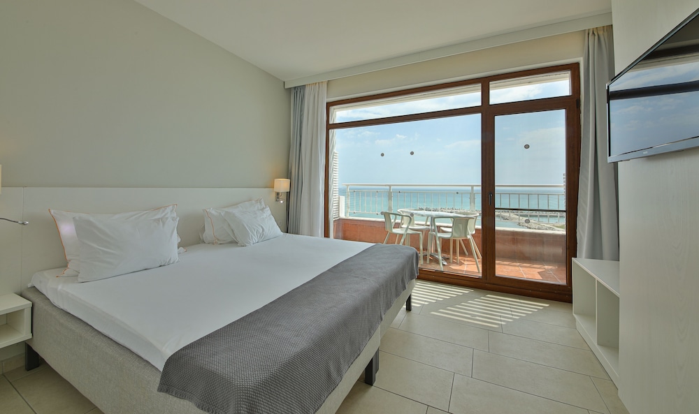 White Lagoon All Inclusive — Hotel rooms in Kavarna, Dobrich