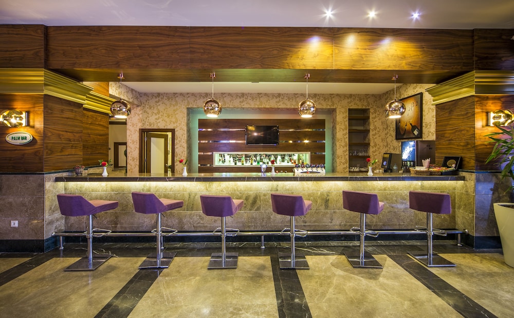 Dizalya Palm Garden - All Inclusive — Restaurant & bars in Alanya